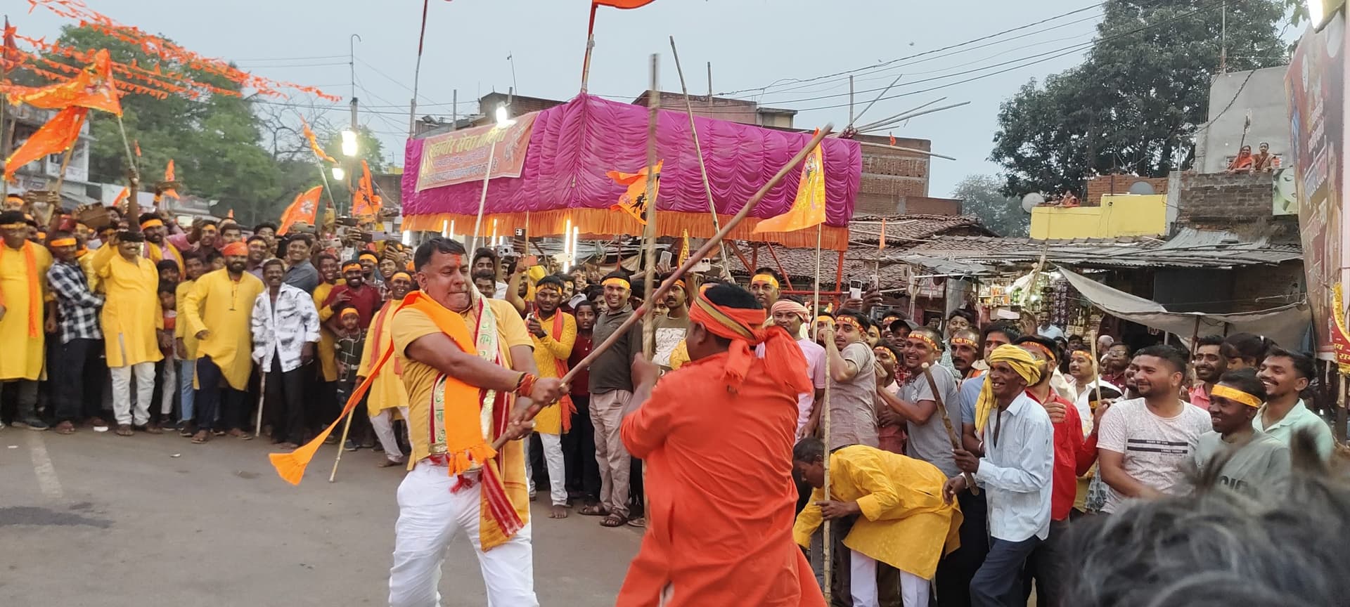 पूर्व मंत्री ने अखाड़े में दिखाया हैरत अंगेज करतब