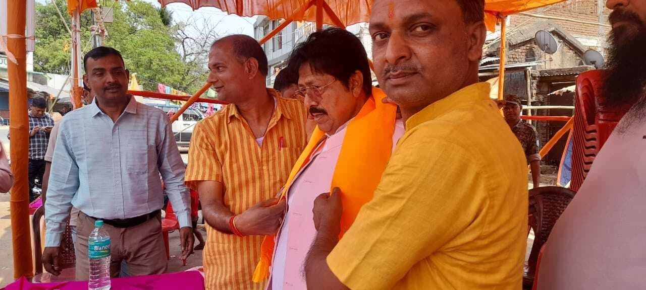 विधायक चुन्ना सिंह ने मंदिर में मत्था टेका