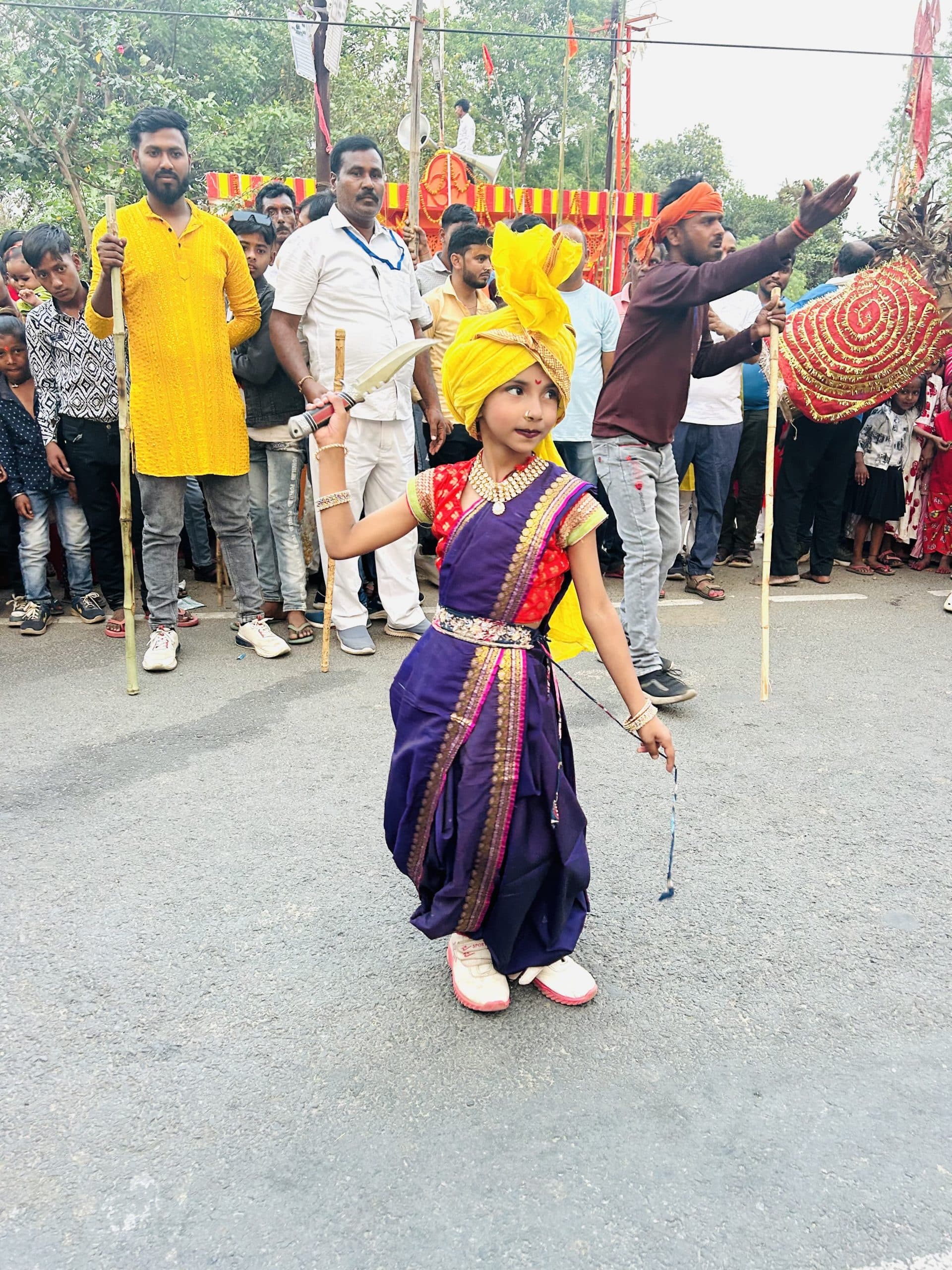 Giridih News :तिसरी में बच्चियों के कतरब पर मंत्रमुग्ध हुए लोग