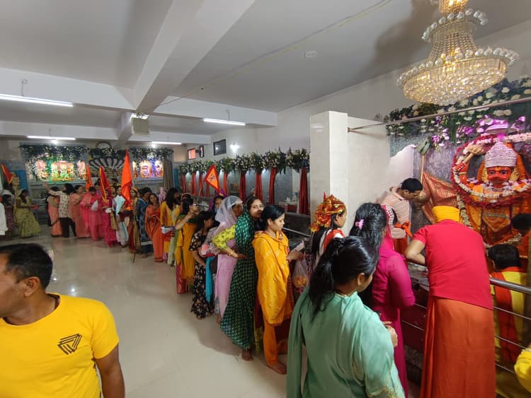 ranchi news : तपोवन मंदिर में सुबह से शाम तक उमड़ा श्रद्धा का सैलाब