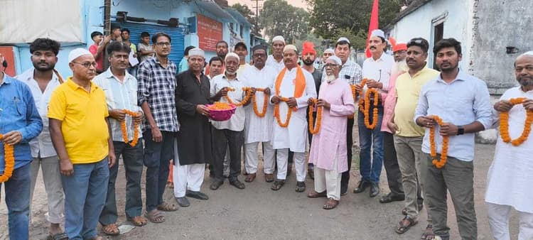 Bokaro News : मुस्लिम भाइयों ने रामनवमी जुलूस पर बरसाये फूल