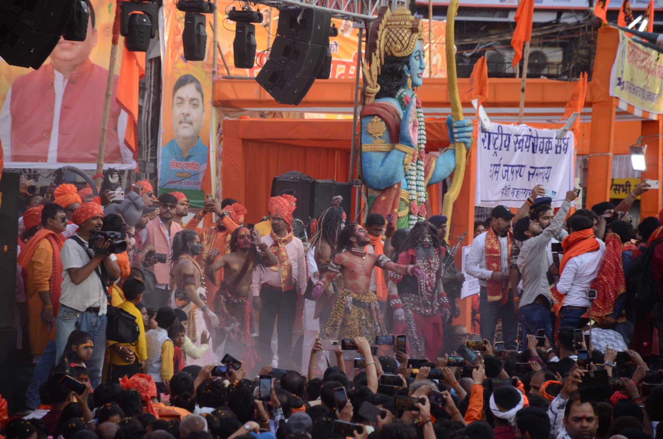 ranchi news : रांची के अलबर्ट एक्का चौक पर शोभायात्रा में दिखी परंपरा और जोश की अनोखी झलक