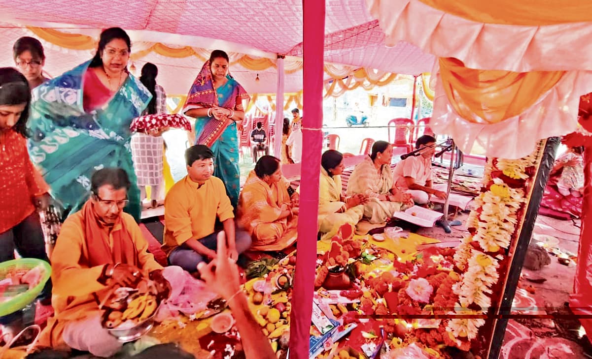 east singhbhum news: रामनवमी पर मऊभंडार में भक्ति और शौर्य का संगम, निकला जुलूस