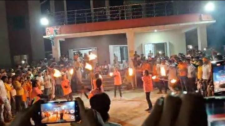 अखाड़े में श्रीराम भक्तों ने दिखाये हैरतअंगेज करतब