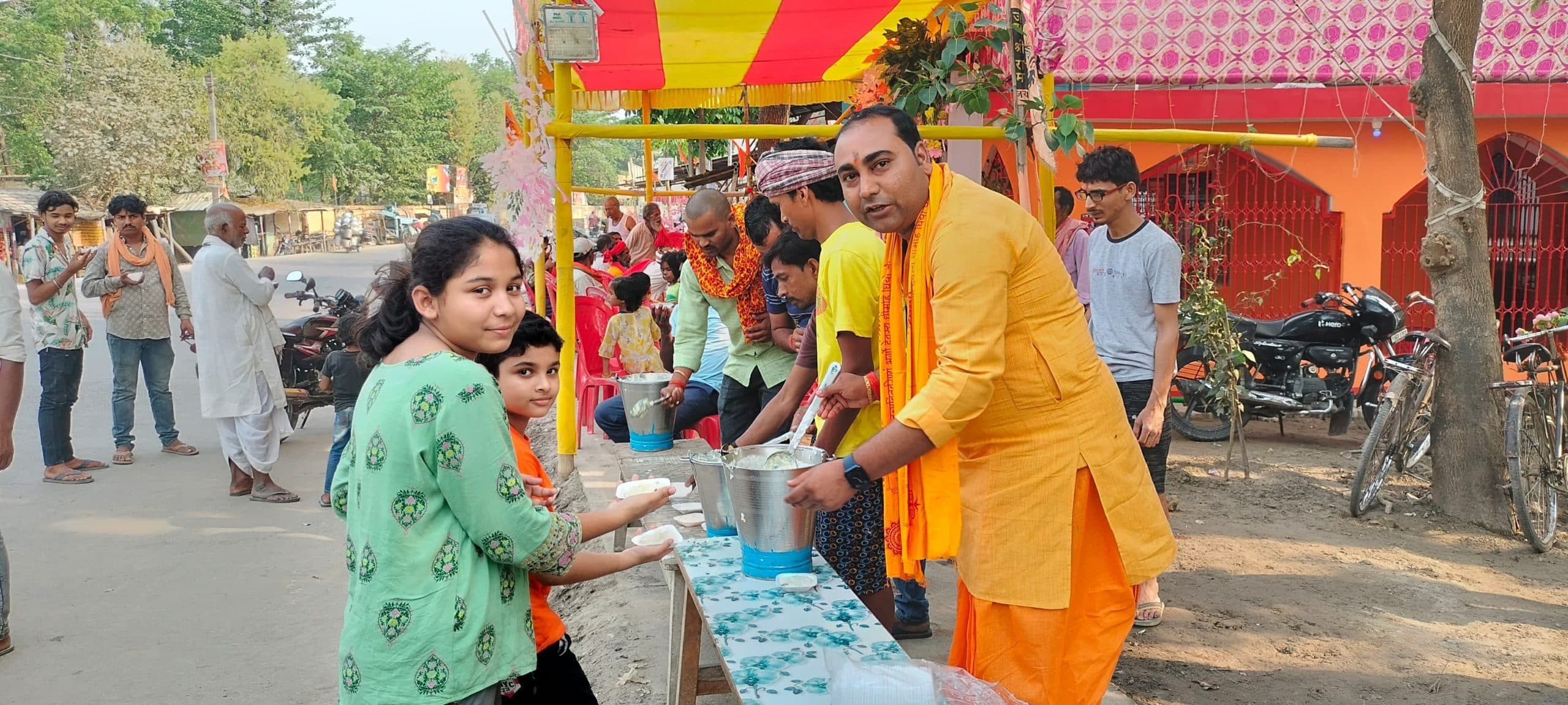 हरे राम हरे कृष्ण के धुन से भक्तिमय बना माहौल