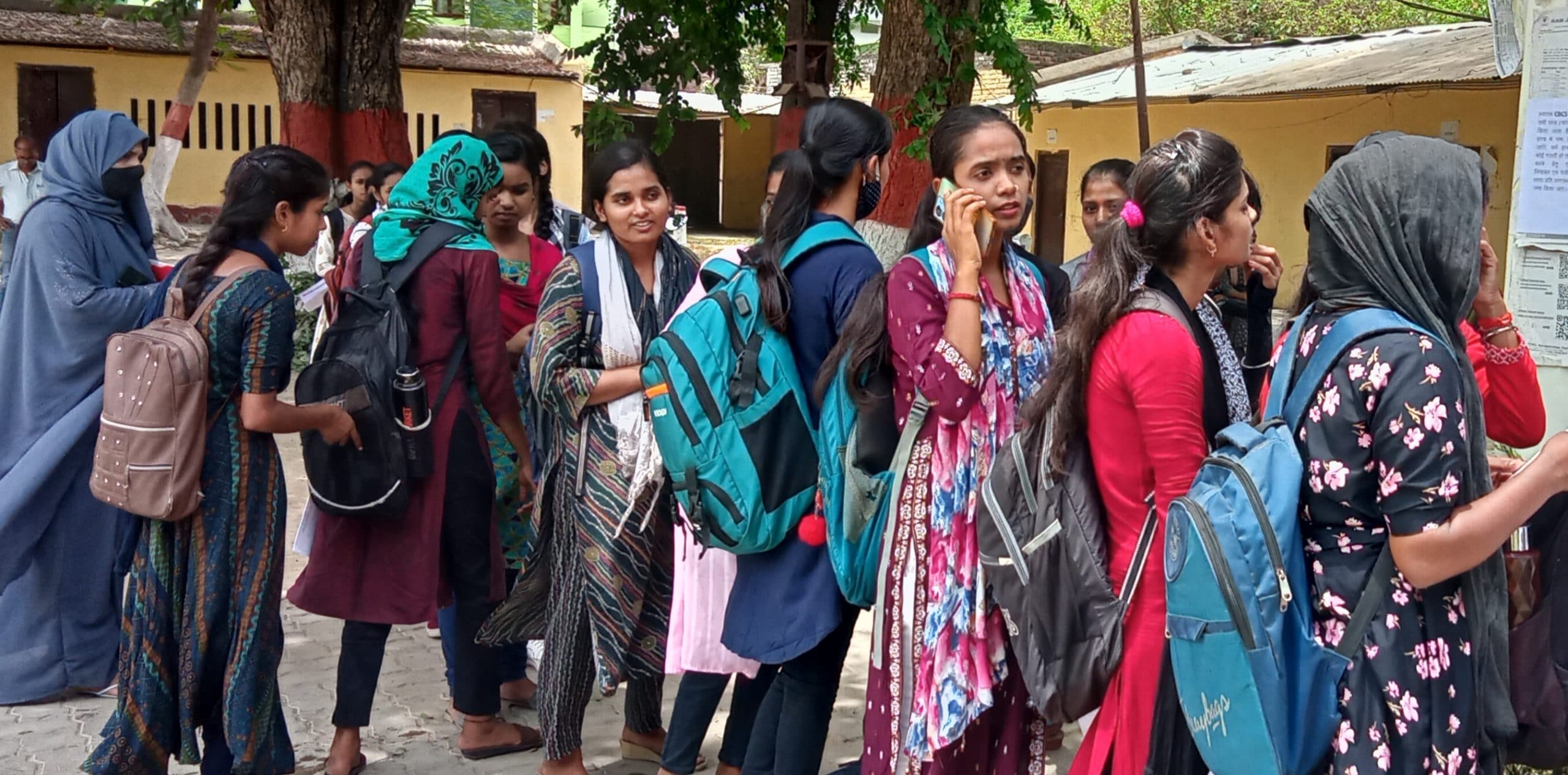 स्मार्ट क्लास, लाइब्रेरी व प्रयोगशाला वाले कॉलेजों में नामांकन की रहेगी प्राथमिकता, स्नातक में नामांकन के लिए सुविधा संपन्न कॉलेजों को प्राथमिकता देते हैं छात्र, इंटर की परीक्षा उत्तीर्ण करने के बाद अब छात्रों को स्नातक में नामांकन का इंतजार