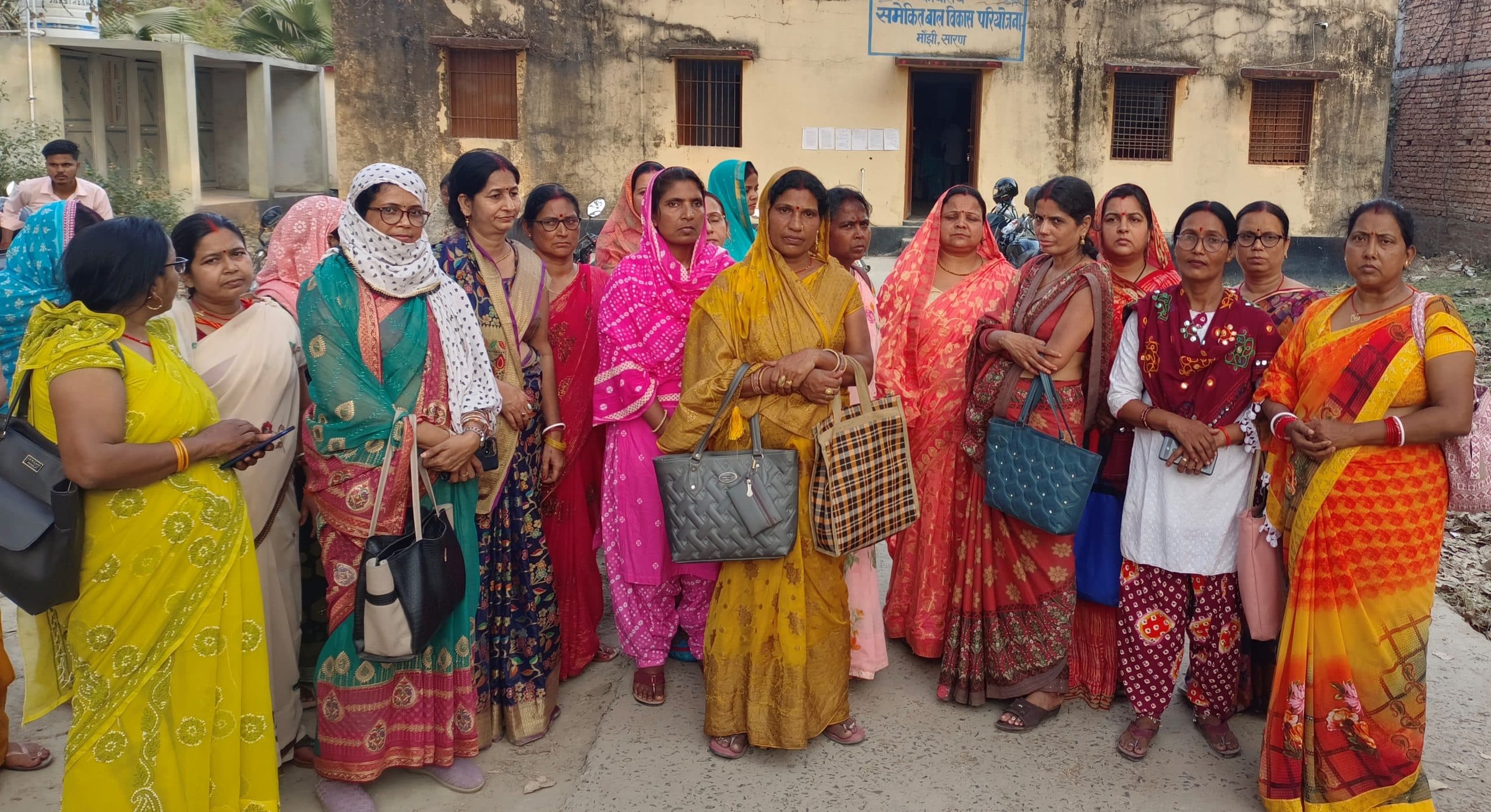 सेविकाओं ने सीडीपीओ कार्यालय के बाहर किया जमकर हंगामा