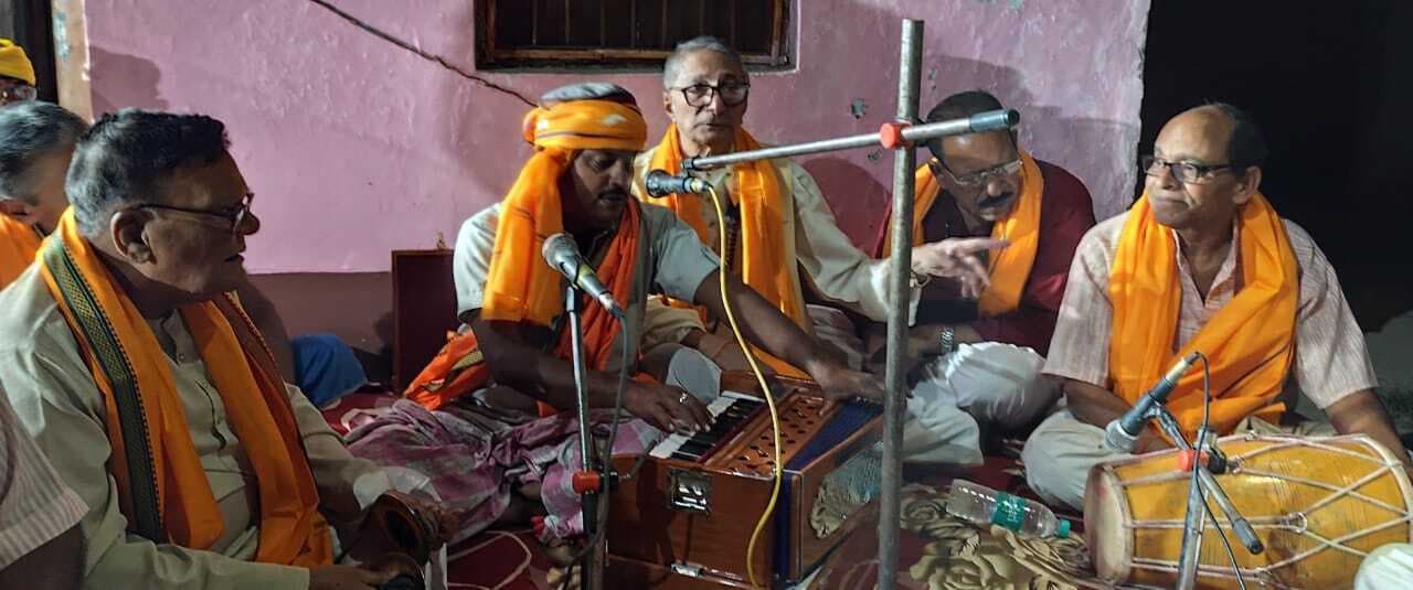 प्रो सत्यदेव और गोप के दुगोला गायन के मुकाबले में बही भक्ति व प्रेम की रसधारा, शास्त्रीय वादक व गायक रामदुलार गिरि के वादन-गायन से लोग हुए आत्ममुग्ध