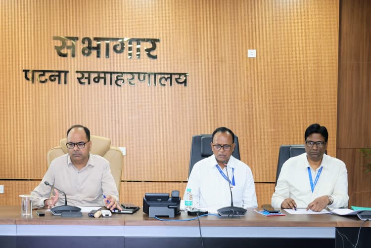 Patna News : डीएम ने पांच सीओ को किया शो-कॉज, दो सप्ताह का अल्टीमेटम
