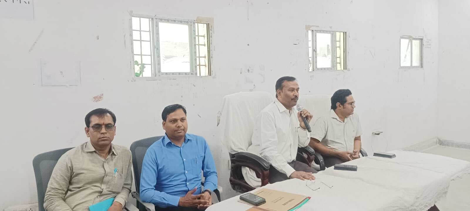 बच्चों का नामांकन ज्ञान दीप शिक्षा पोर्टल पर करें अपलोड: डीईओ