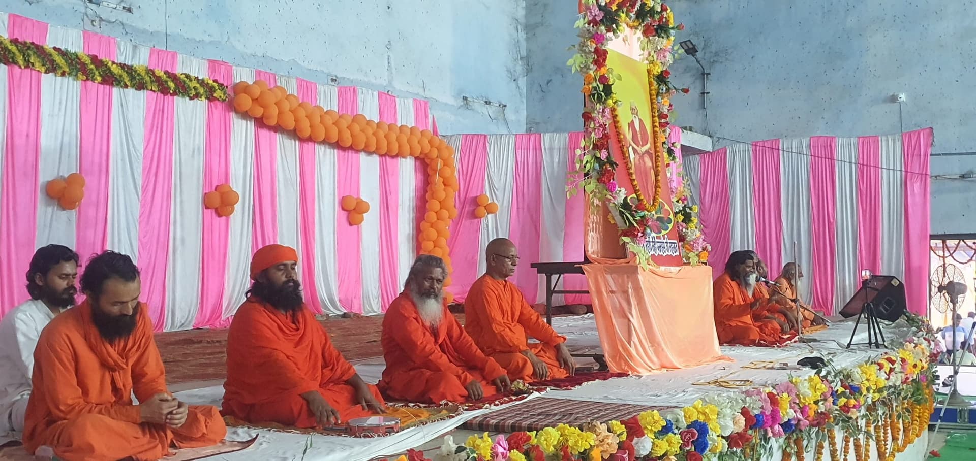 ईश्वर को प्राप्त करने का एकमात्र तरीका सत्संग – आचार्य चतुरानन