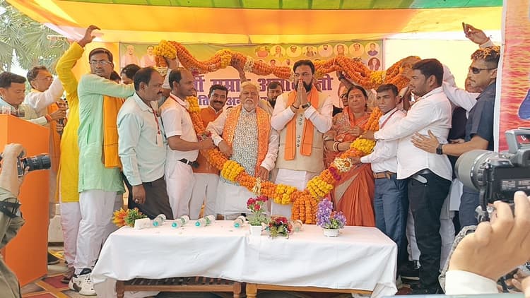 उपमुख्यमंत्री सम्राट चौधरी ने सम्राट अशोक की प्रतिमा का किया अनावरण