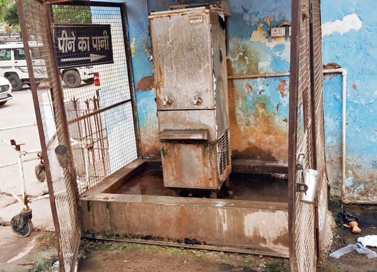 Saran News : सदर अस्पताल में पेयजल संकट, मरीज व परिजन परेशान