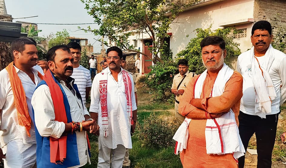 नगर निगम के वार्ड चार में विधायक व पूर्व मेयर ने लोगों की सुनीं समस्याएं