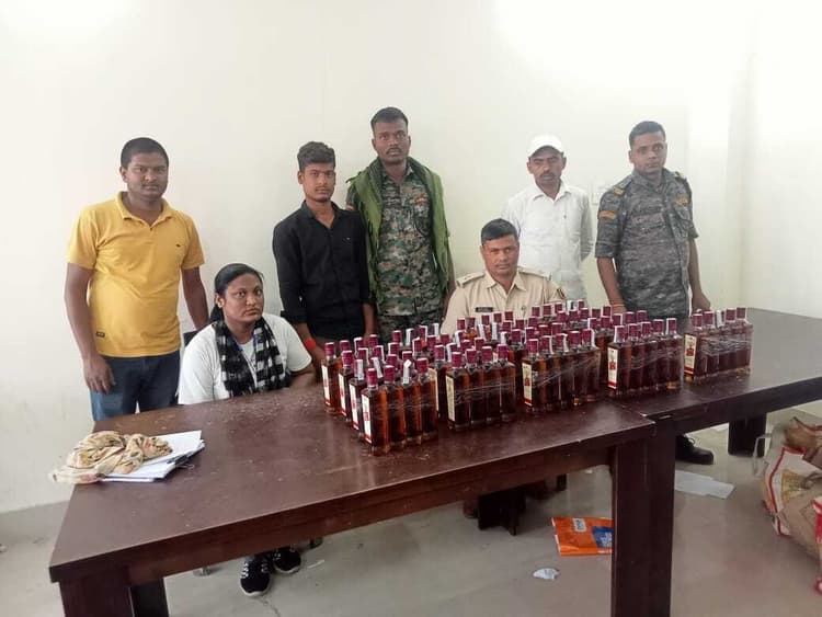 विदेशी शराब के साथ एक नाबालिग गिरफ्तार