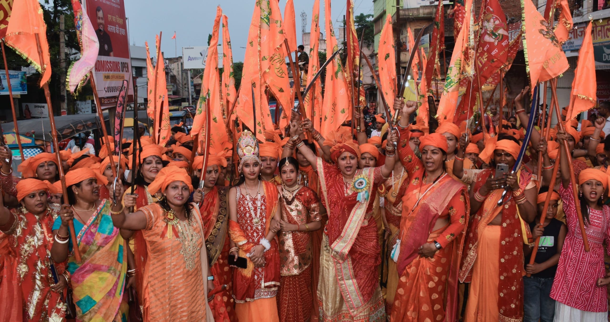 Bokaro News : शोभायात्रा में नारी शक्ति ने किया शौर्य का प्रदर्शन