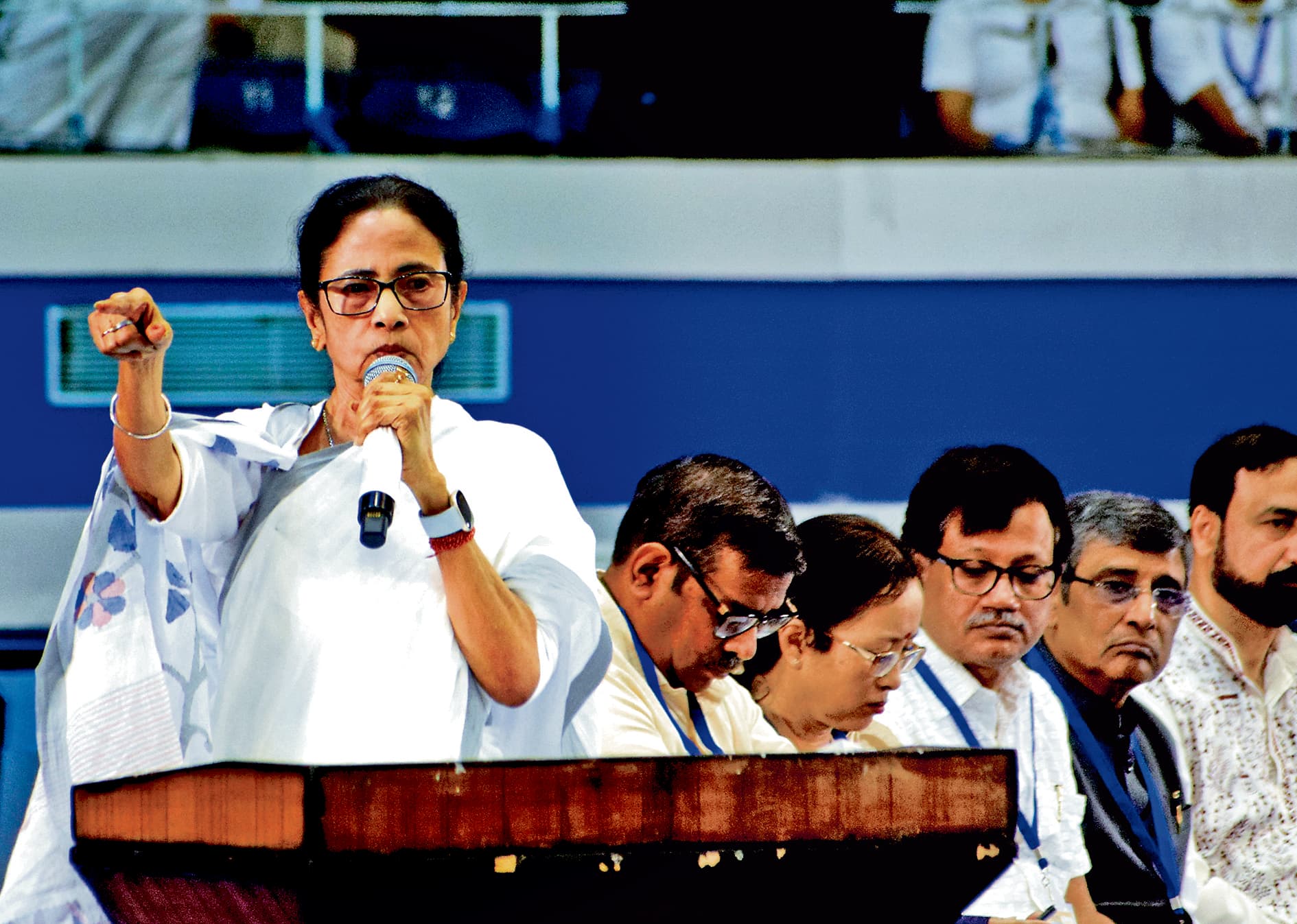 जब तक जिंदा हूं, योग्य शिक्षकों की नौकरी नहीं जाने दूंगी : मुख्यमंत्री