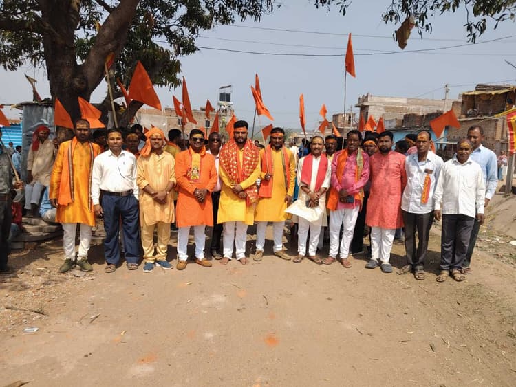 केरेडारी के बेलतु गांव में महायज्ञ को लेकर ध्वजारोहण