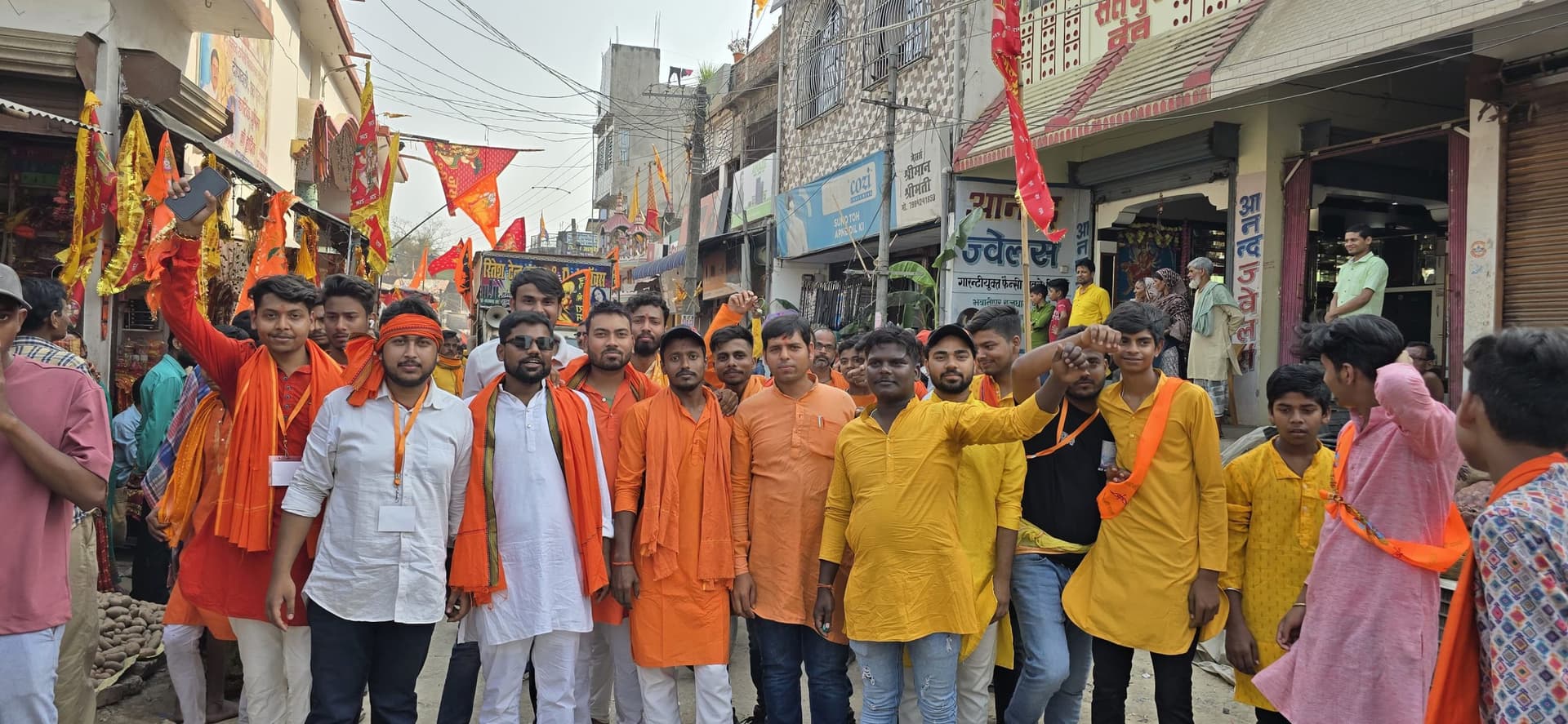 शोभायात्रा में श्रद्धालुओं ने लगाये जय श्रीराम के जयकारे