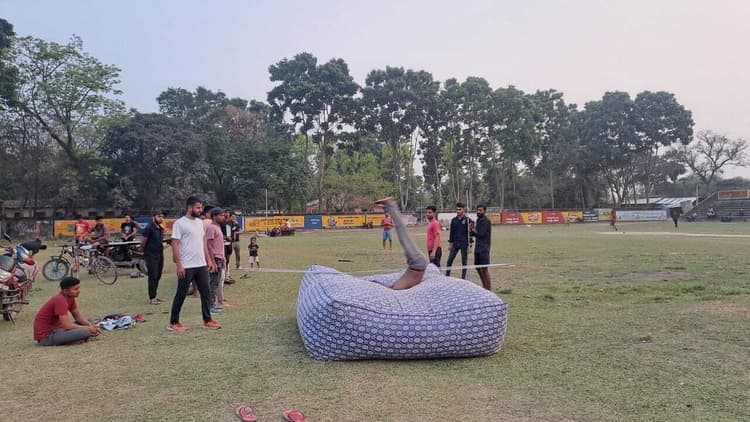 होमगार्ड में बहाली की तैयारी को लेकर युवा सुबह-शाम बहा रहे पसीना