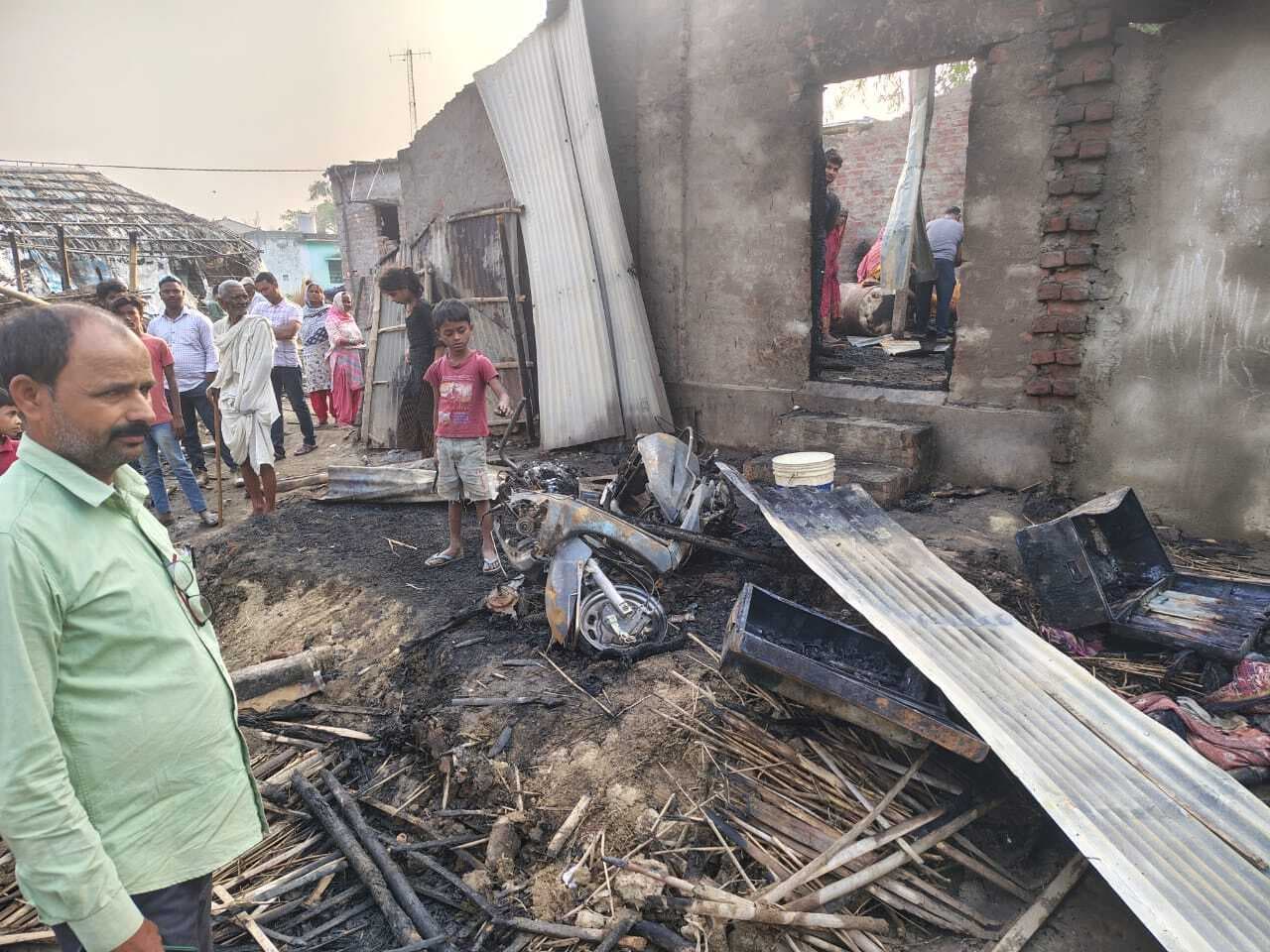 अगलगी में पांच घर जले, लाखों की संपति का नुकसान