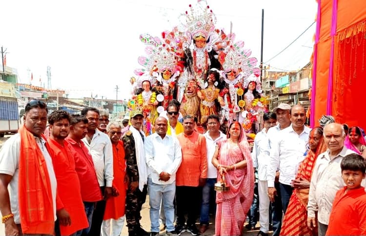 बरकट्ठा में वासंतिक दुर्गा पूजा हर्षोल्लास मनी