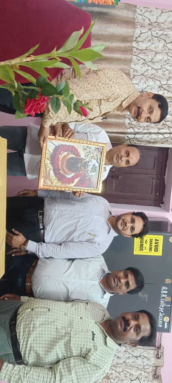 शिक्षा के क्षेत्र में उत्कृष्ट योगदान के लिए डॉ विनोद कुमार सिंह सम्मानित