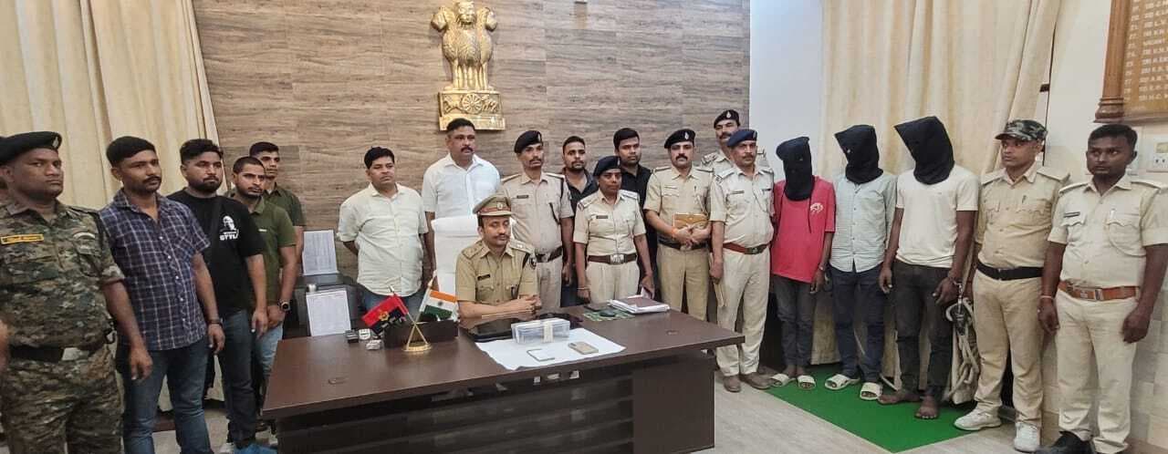 तीन अपराधी गिरफ्तार, हत्या में प्रयुक्त कट्टा व लूटी गयी पल्सर बाइक बरामद