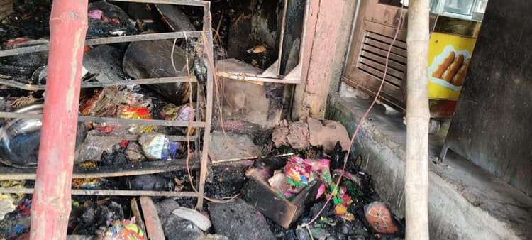 धनरूआ मेंआग, नौ लाख की क्षति