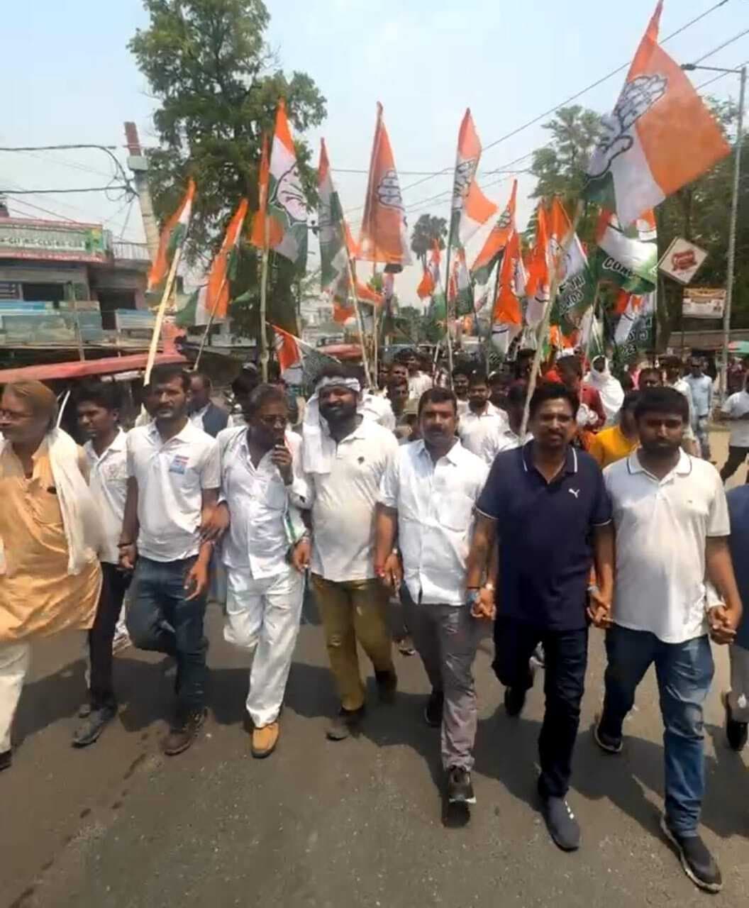 कांग्रेस की पलायन रोकी, नौकरी दो यात्रा पहुंची बाढ़ा