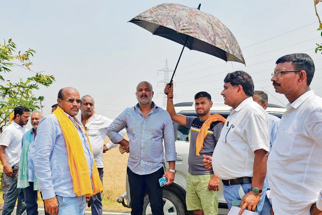 Bihar Sharif News : ग्रामीणों को समझाकर सड़क निर्माण में आ रही अड़चन को विधायक ने सुलझाया