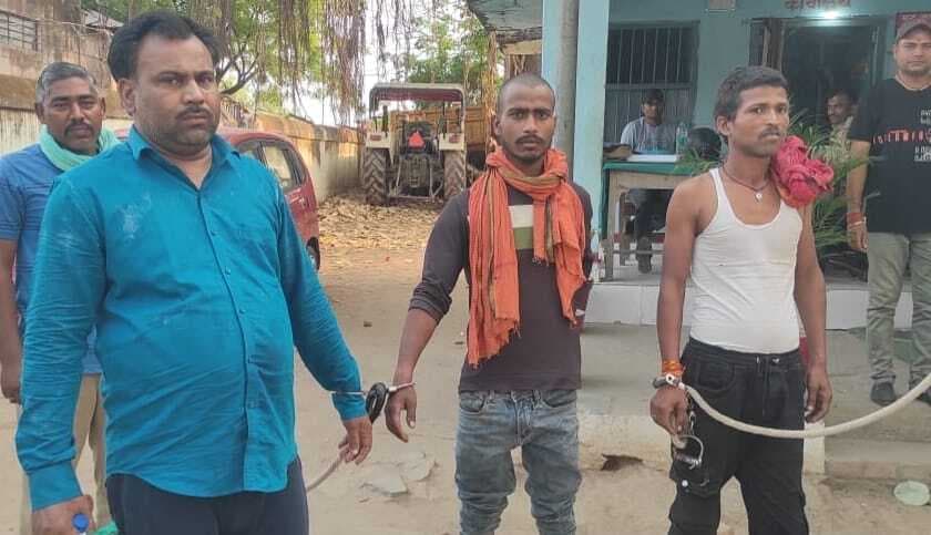 शंभुगंज पुलिस ने चोरी की घटना का किया उदभेदन, दो चोर व एक दुकानदार गिरफ्तार