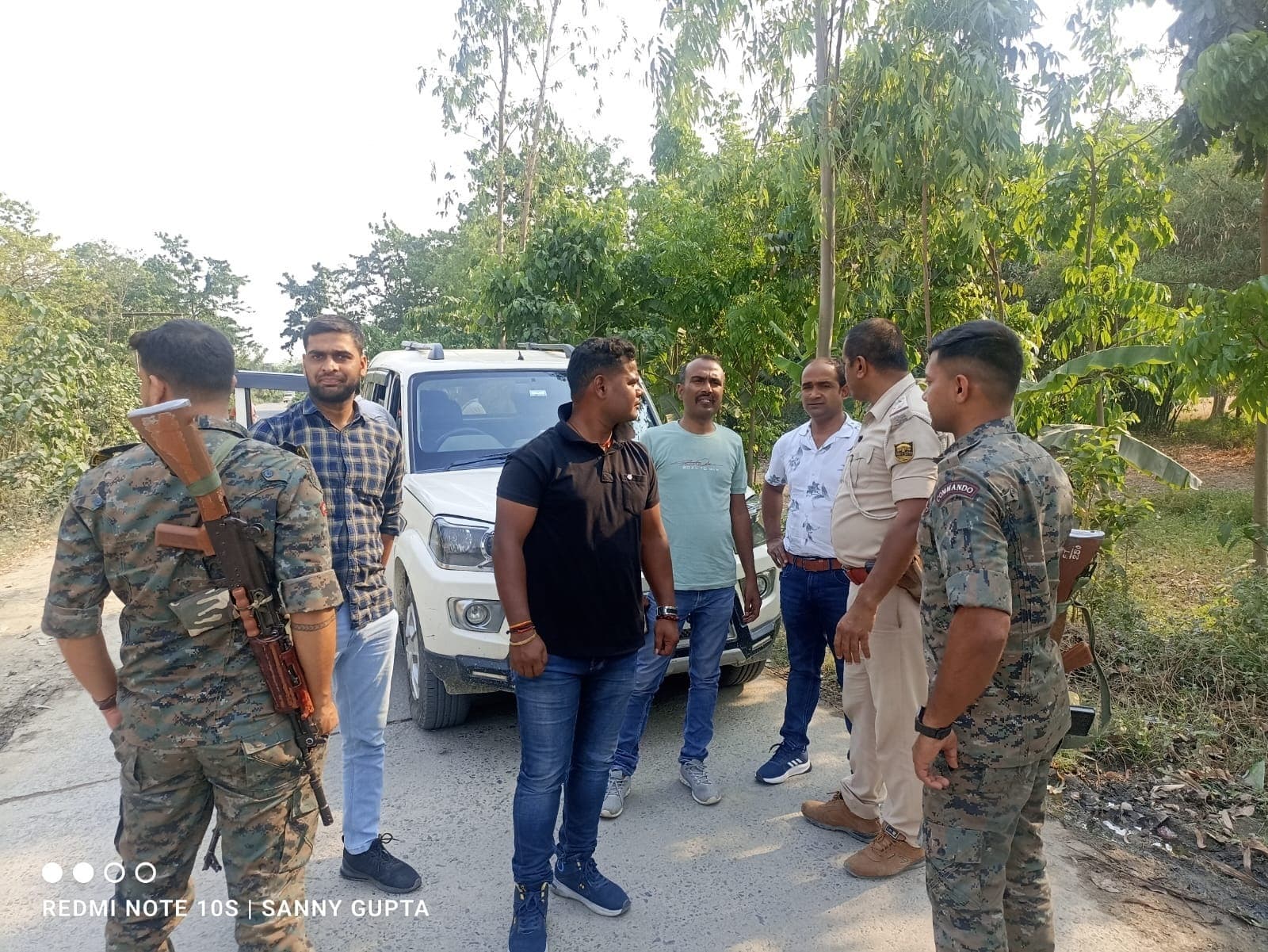 sitamarhi news: बाजपट्टी में रेड के बाद पुलिस के निकलते ही दो राउंड गोली चली