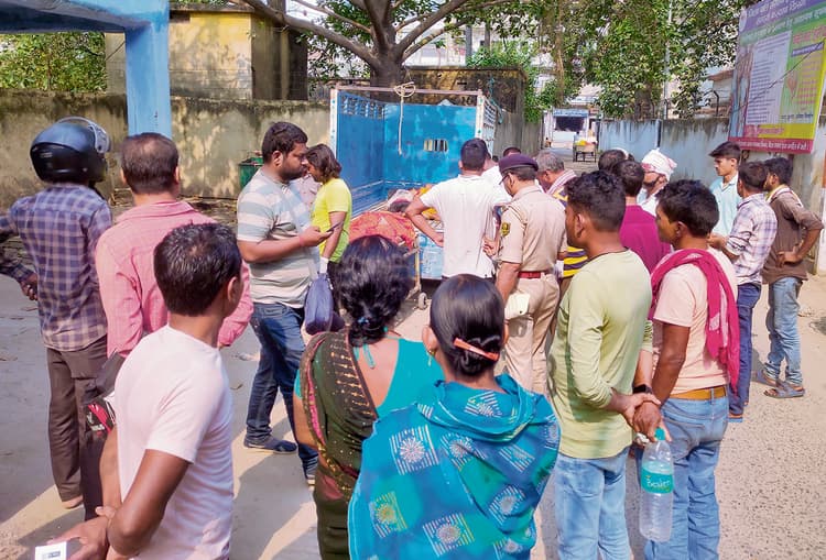 Hajipur News : सज-धज कर घर से विदा हुई थी नयी नवेली दुल्हन, ससुराल पहुंचने से पहले ही आ गयी मौत