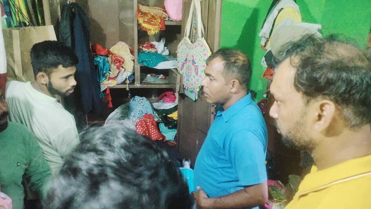 Dhanbad News: एक ही रात छह घरों का ताला तोड़ कर लाखों की संपत्ति चोरी