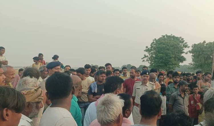सड़क किनारे पोल पर झूलता मिला युवक का शव