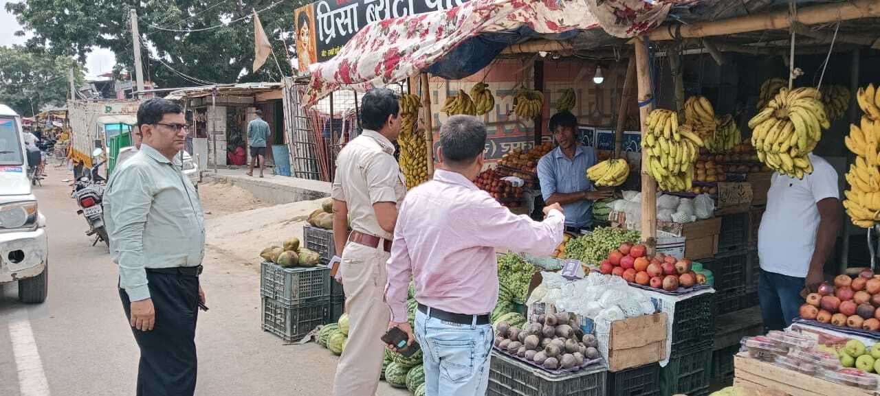 बनियापुर में सड़कों और बाजारों से हटाया गया अतिक्रमण