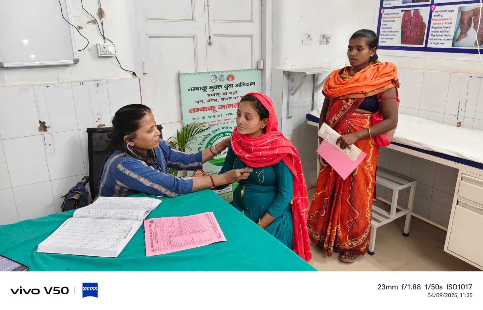 सीएचसी में 101 गर्भवतियों की स्वास्थ्य जांच कर दी गयी दवा