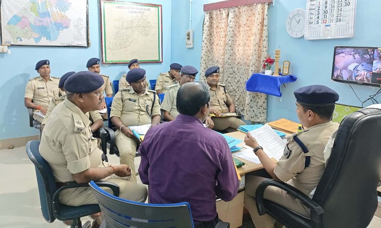 बैठक में कांडों की हुई समीक्षा, दिये निर्देश