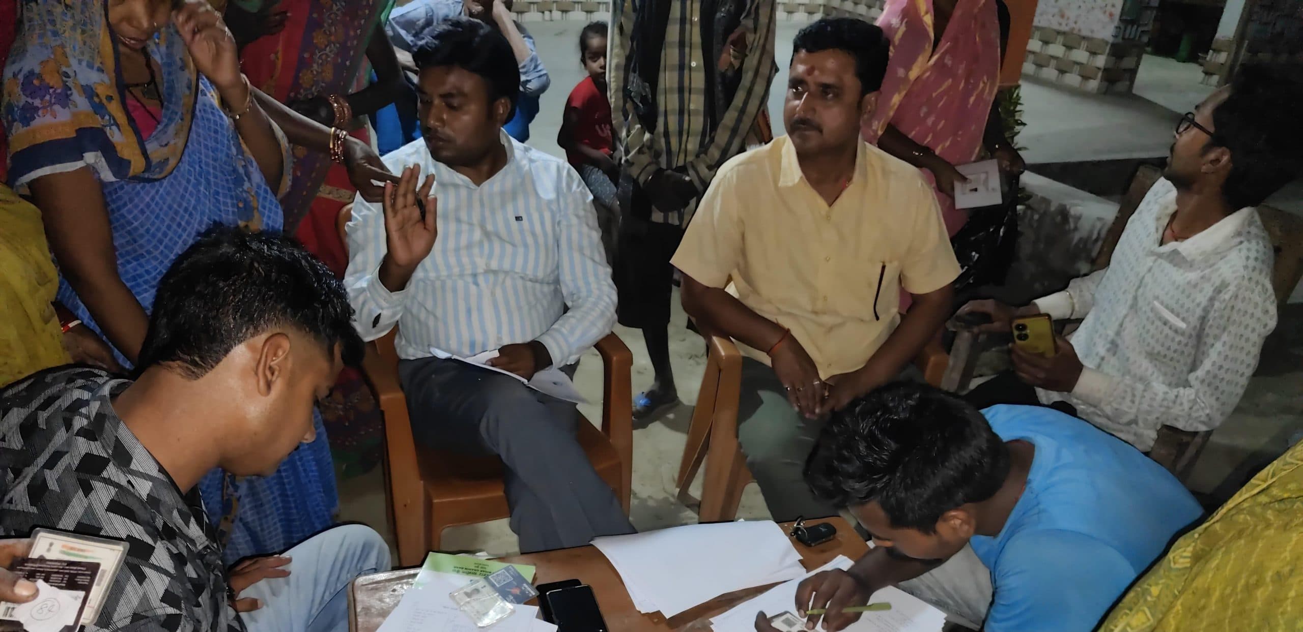 प्रवासी मजदूरों के निबंधन को लेकर लगा शिविर