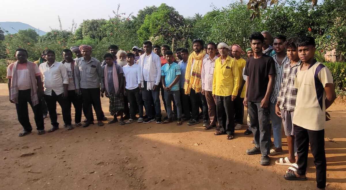 Jamshedpur news. विस्थापित अपने अधिकारों के लिए आर-पार की लड़ाई लड़ेंगे : मदन मोहन