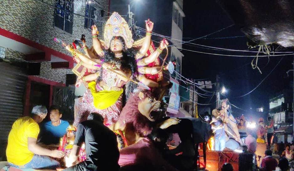 देर रात तक जमालपुर की दुर्गा प्रतिमाओं का होता रहा विसर्जन