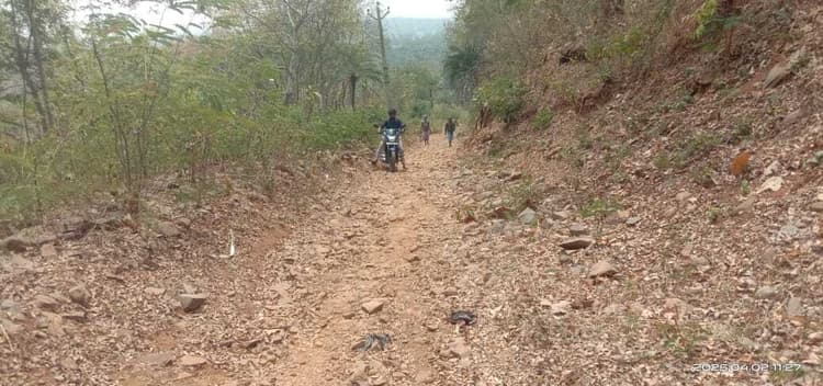 लखीपुर व विजय टोला के 100 परिवार पानी के लिए मात्र दो कुएं पर है निर्भर