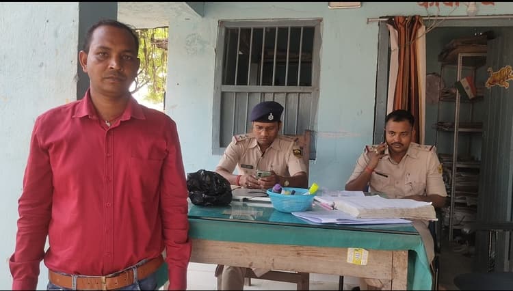 उचक्कों ने बाइक की डिक्की से उड़ा लिये नकद 50 हजार रुपये