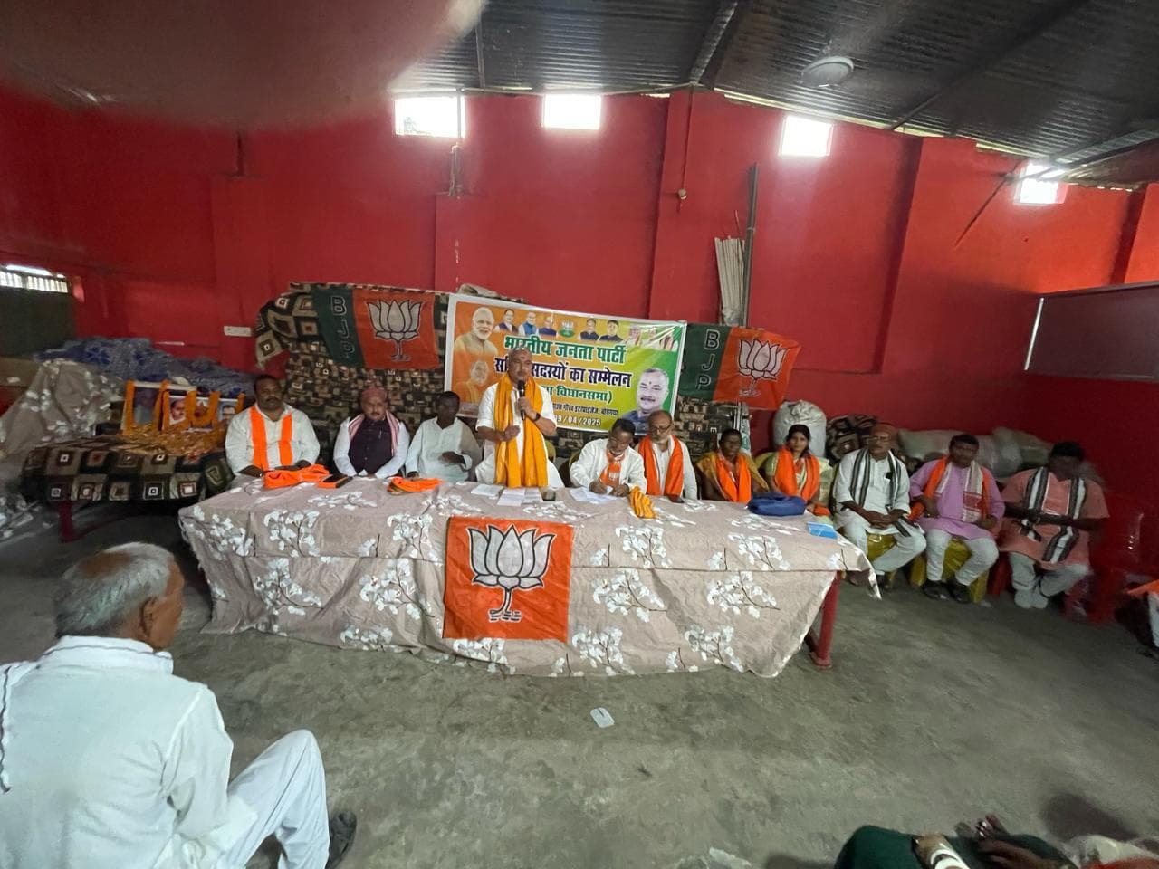 सरकार की योजनाओं की जानकारी देने की पूर्व सांसद ने की अपील