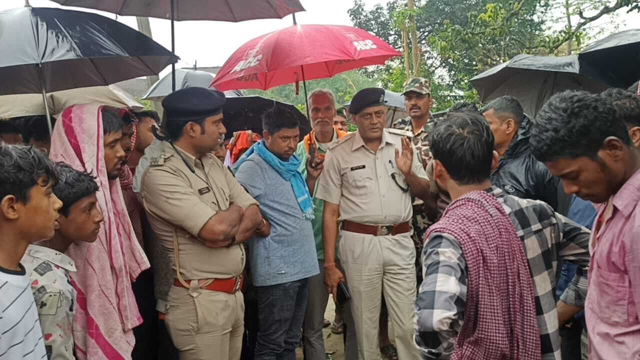 Madhubani News : थ्रेसर पर काम कर रहे मजदूर की संदेहास्पद स्थिति में मौत