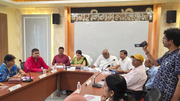 Motihari : बैठक में छाया रहा आंगनबाड़ी व पीडीएस दुकान का मामला