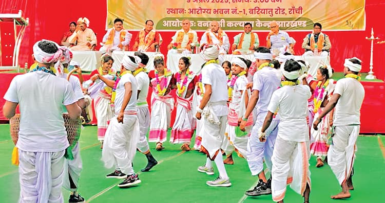 वनवासी कल्याण केंद्र में सरहुल मिलन समारोह, पद्मश्री अशोक भगत ने कहा : जनजातीय संस्कृति में दिखता है सनातन रीति का पुराना स्वरूप