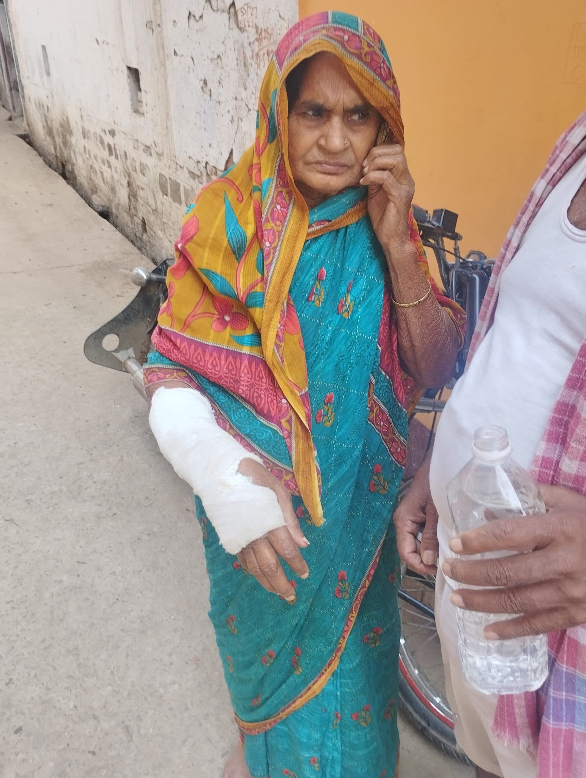 सिकरियां में उत्पाती बंदरों ने आधा दर्जन लोगों को काटा