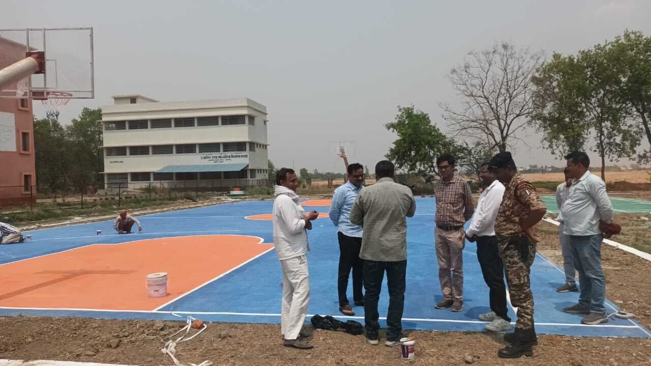 डीडीसी ने कई खेल मैदानों का किया निरीक्षण